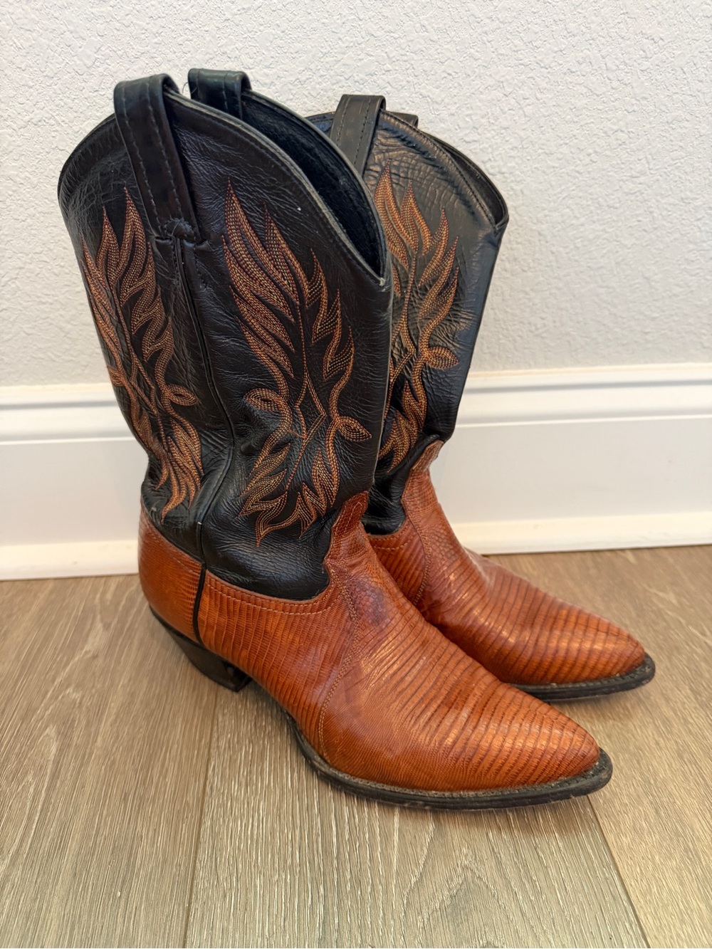 Vintage Tony Lama Brown Lizard Cowboy Boots Black Shaft Flame Stitch women Sz 8